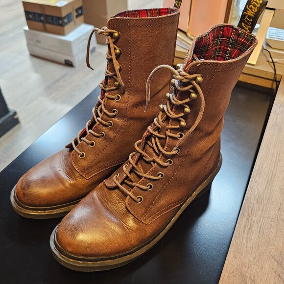 Dr. Martens Shoes - Size US 9 Doc Marten Leather Boots